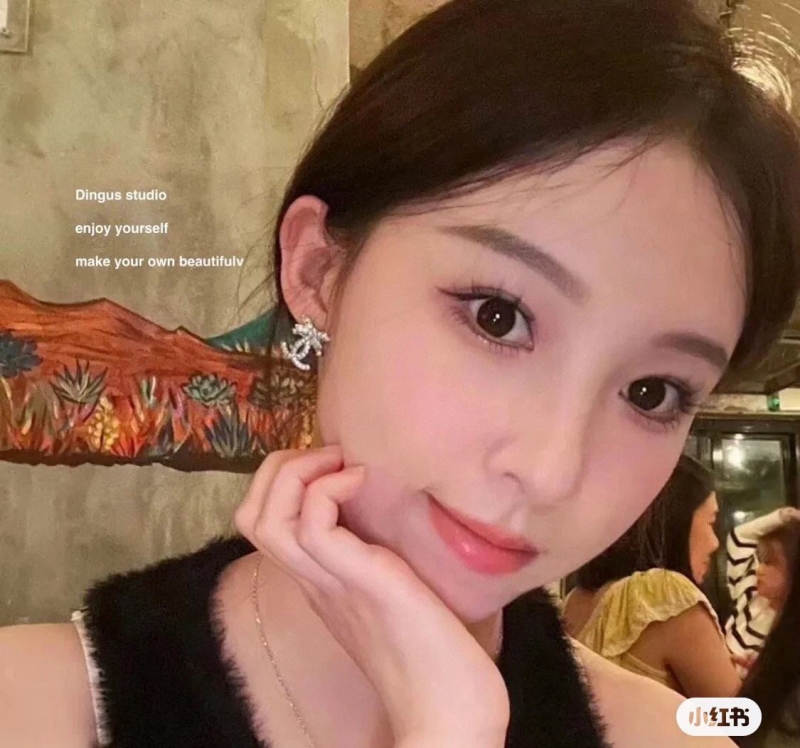 Ch**el earrings